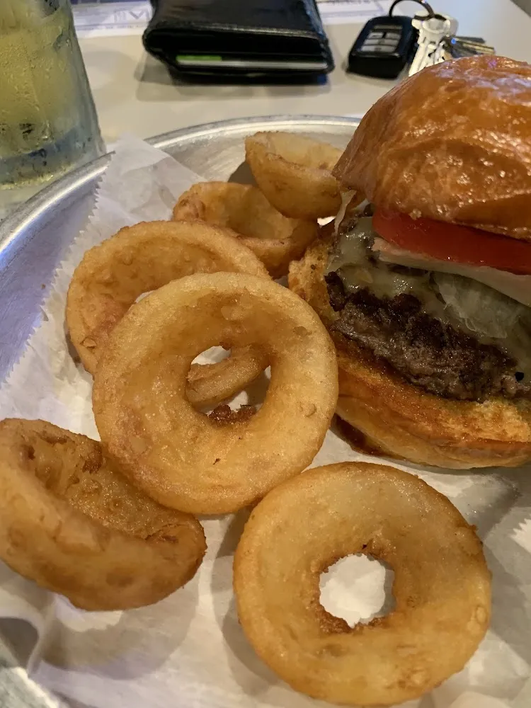 Cheeseburger with Onion Rings